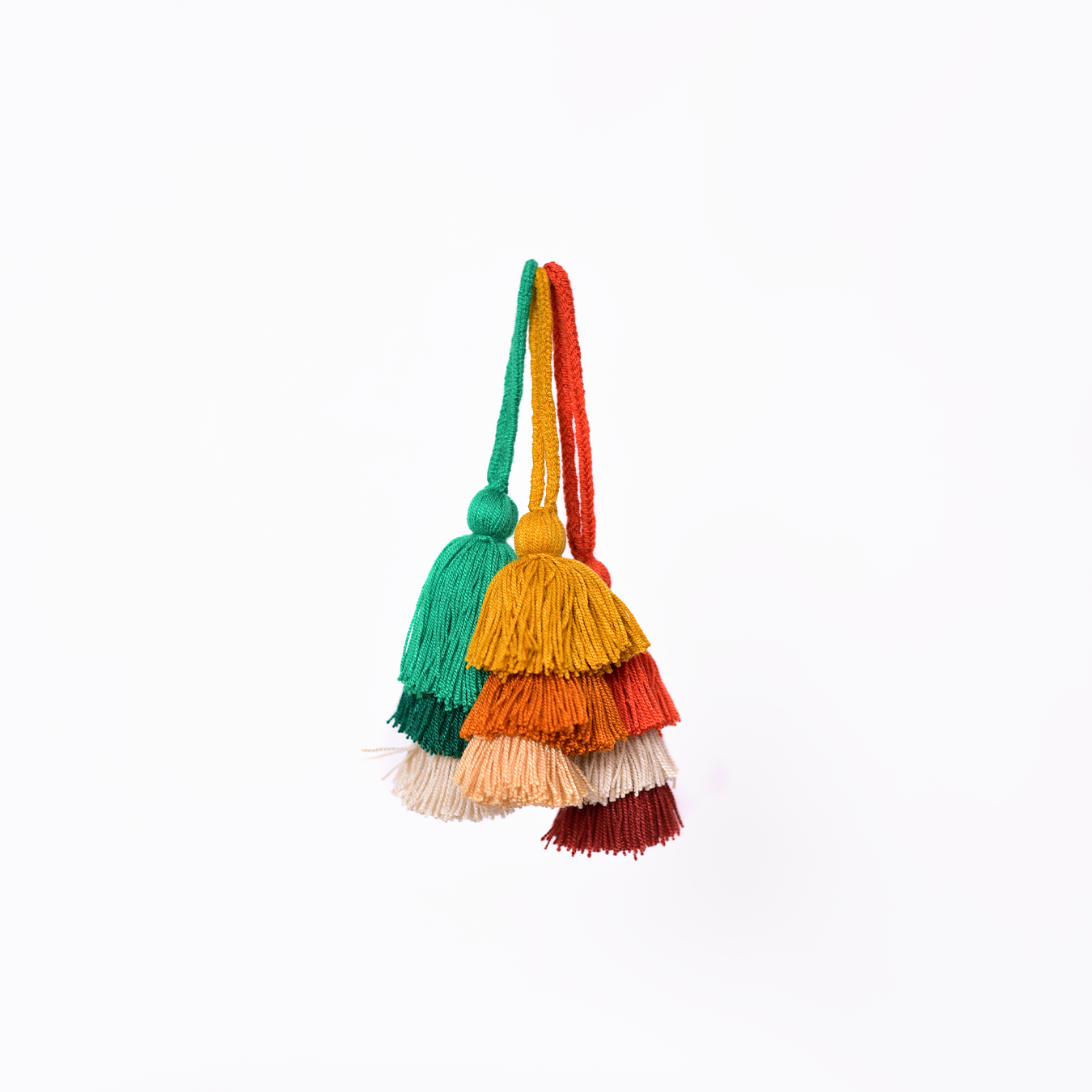 Bailarina Wayuu artesanal, accesorio decorativo para bolsos.