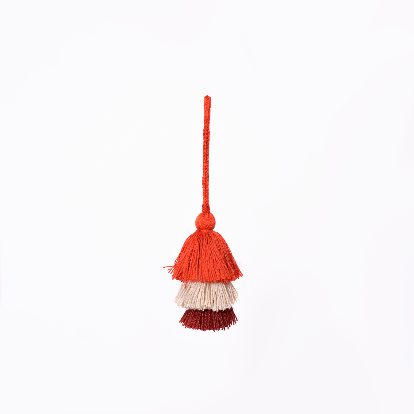 Bailarina Wayuu artesanal, accesorio decorativo para bolsos.