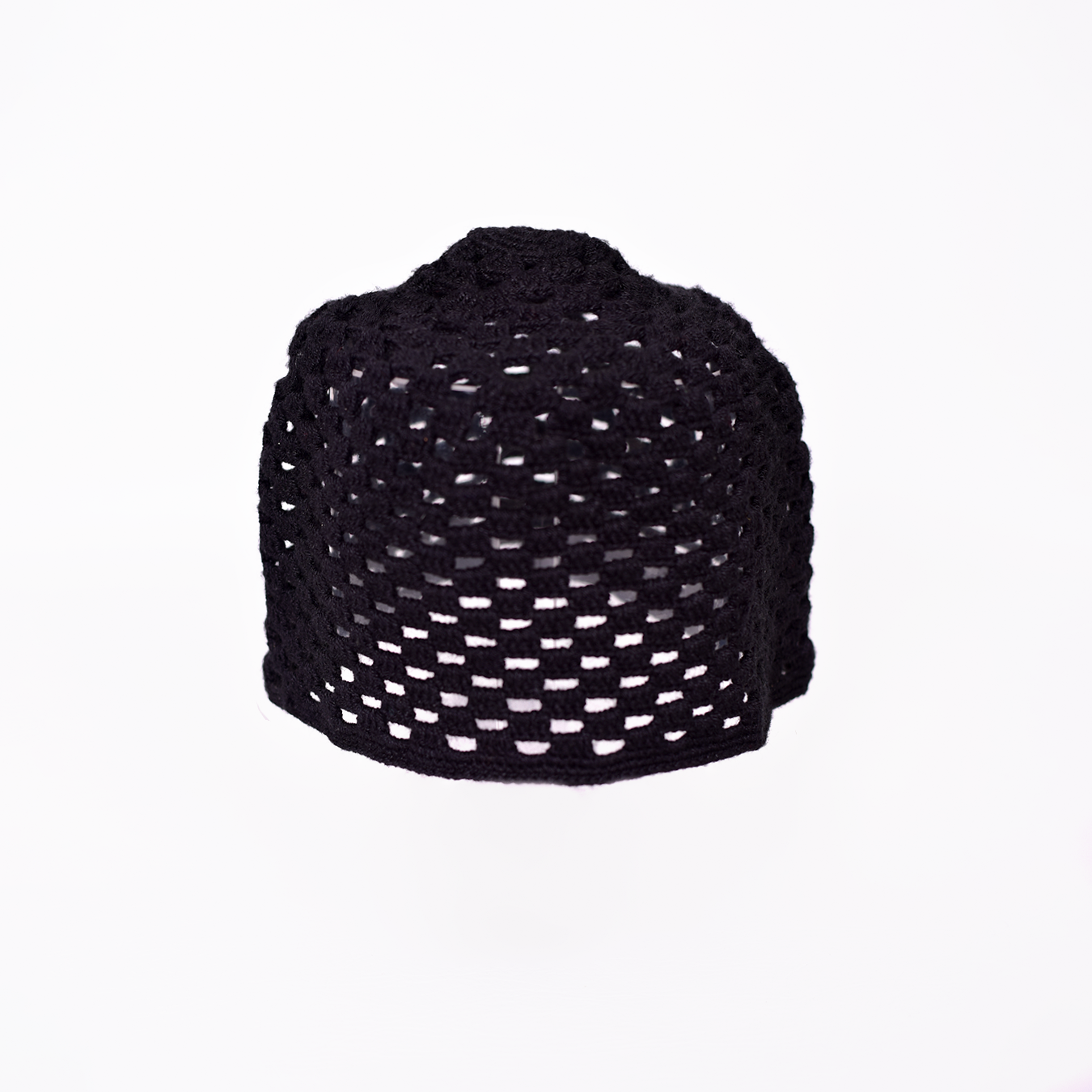 Gorro Luna artesanal, tejido a mano en algodón por la comunidad Wayuu en Colombia. Reflejo de la tradición, creatividad y técnicas ancestrales de las tejedoras Wayuu.