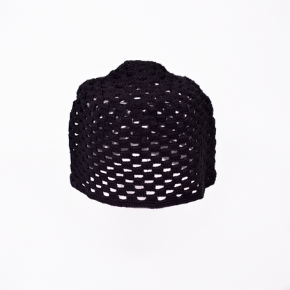 Gorro Luna artesanal, tejido a mano en algodón por la comunidad Wayuu en Colombia. Reflejo de la tradición, creatividad y técnicas ancestrales de las tejedoras Wayuu.
