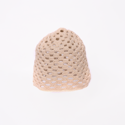 Gorro Luna artesanal, tejido a mano en algodón por la comunidad Wayuu en Colombia. Reflejo de la tradición, creatividad y técnicas ancestrales de las tejedoras Wayuu.