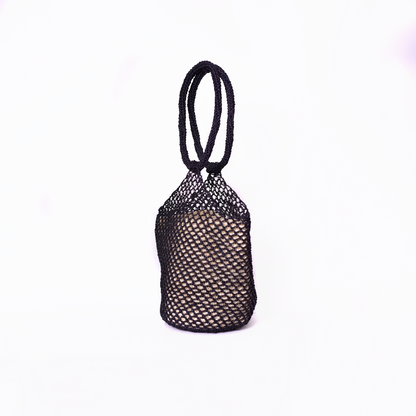 Bolso artesanal Ivanna tejido a mano en fibra natural de fique, hecho en Colombia. Accesorio sostenible, elegante y versátil para cualquier ocasión.