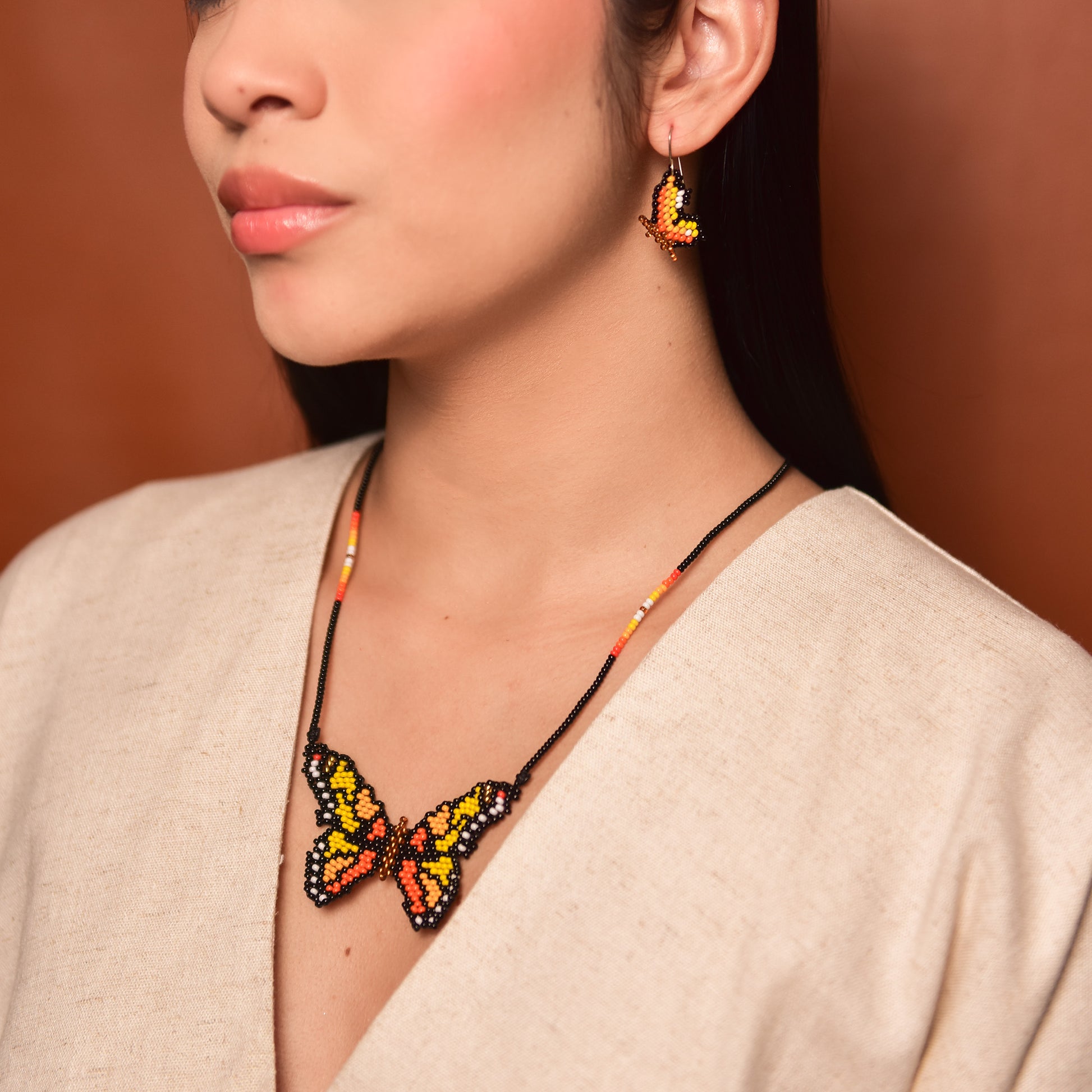 Collar Mariposa Monarca -  Tutu Morena 