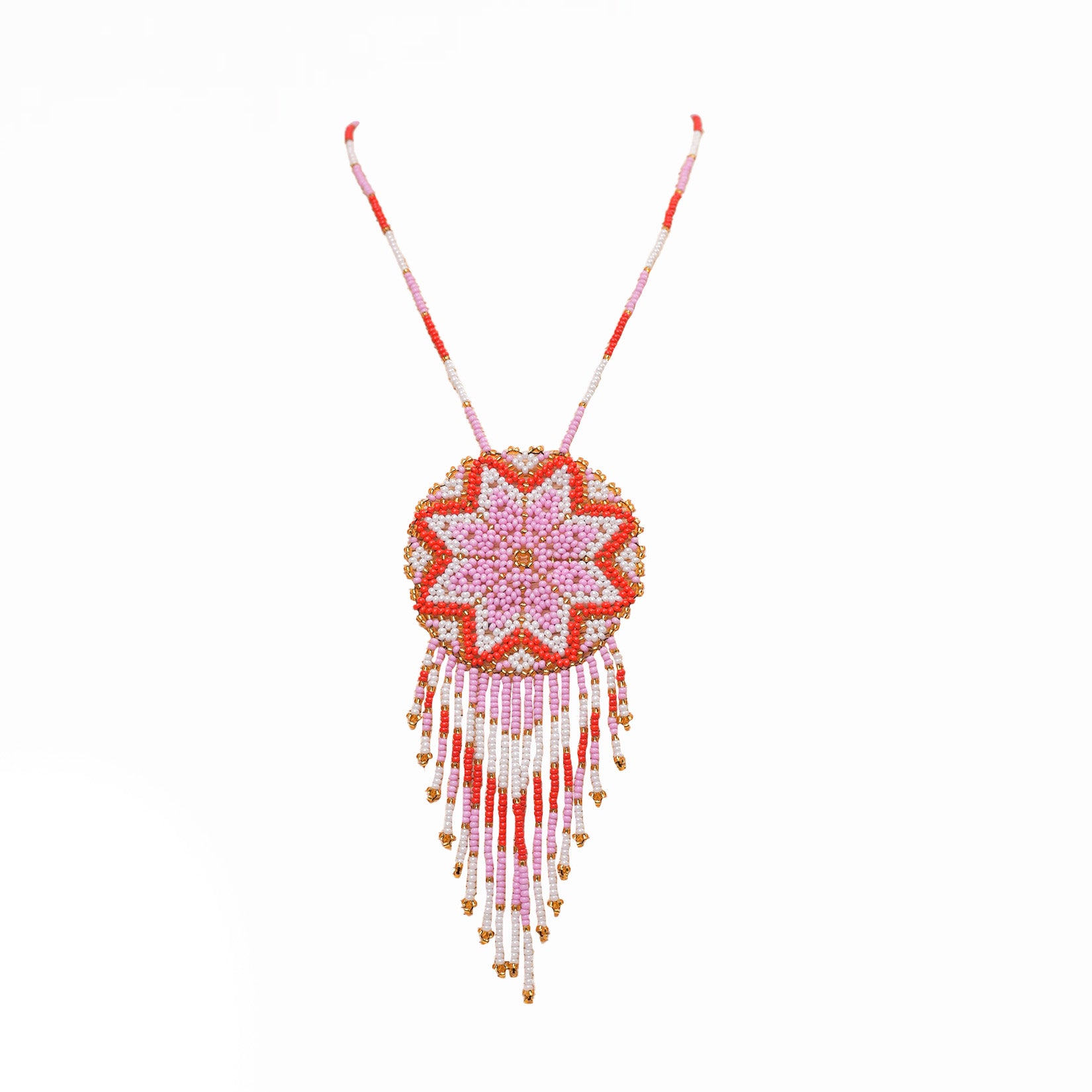 Collar Mandala artesanal, tejido a mano con chaquira mostacilla por la comunidad Emberá en Colombia. Diseño inspirado en el mandala, símbolo de armonía y espiritualidad.